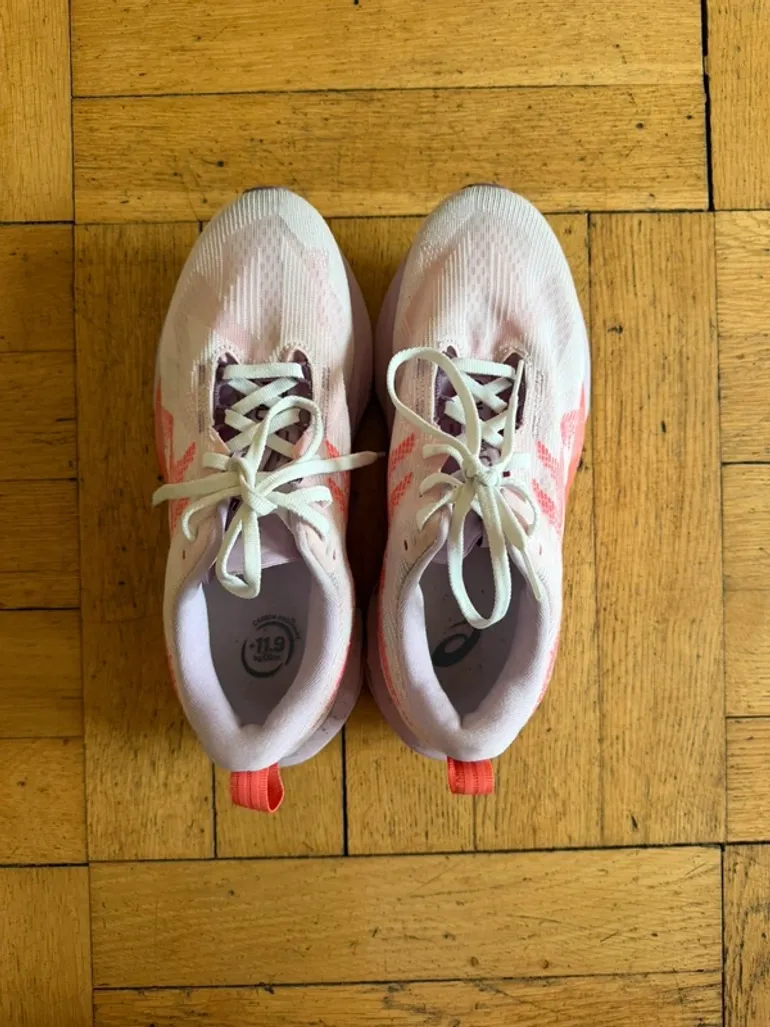 Gebrauchtes Asics Novablast 5 bike — Bild 2 von 4