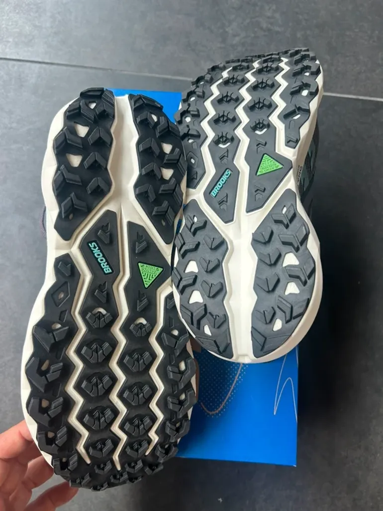 Used Brooks Cascadia 19 bike — image 2 of 5