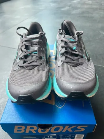 Used Brooks Cascadia 19 Running Shoes