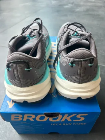 Used Brooks Cascadia 19 bike — image 3 of 5