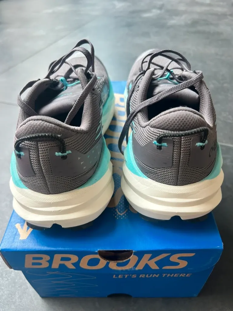 Used Brooks Cascadia 19 bike — image 3 of 5