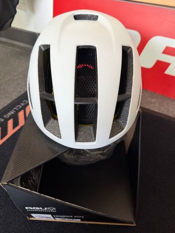 Tweedehands AGU Vigarous MIPS Helmet 2023 bike — afbeelding 1 van 6