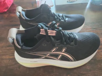 Used Asics Gel-Nimbus 27 Running Shoes