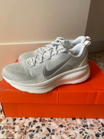Gebrauchtes Nike Vomero 18 Running Shoes