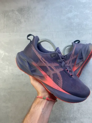 Brugt Asics Novablast 5 bike — billede 2 af 15