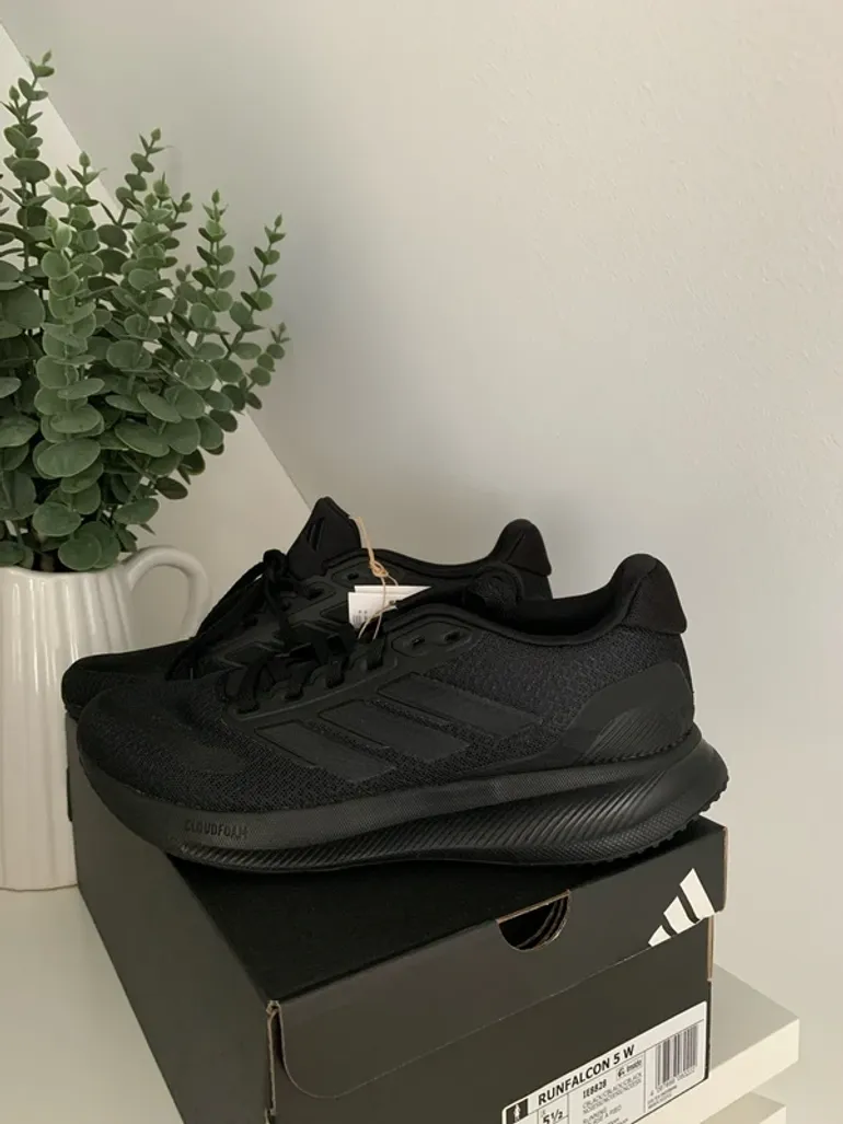 Tweedehands Adidas Runfalcon 5 bike — afbeelding 2 van 3