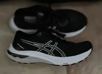 Used Asics GT-2000 11 Running Shoes