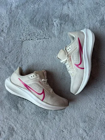 Used Pegasus Air Zoom 40 Running Shoes