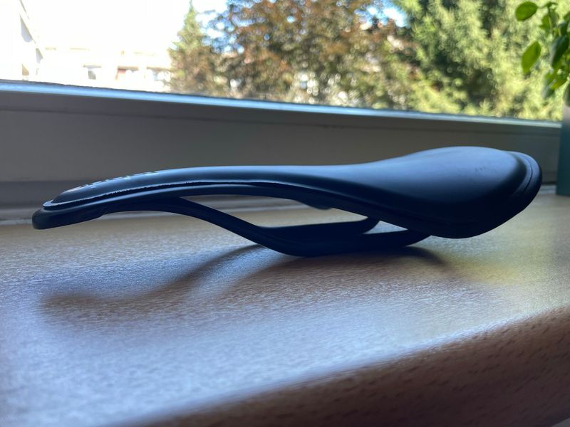 Used Fabric ALM Shallow Ultimate Saddle Saddles & Seatposts