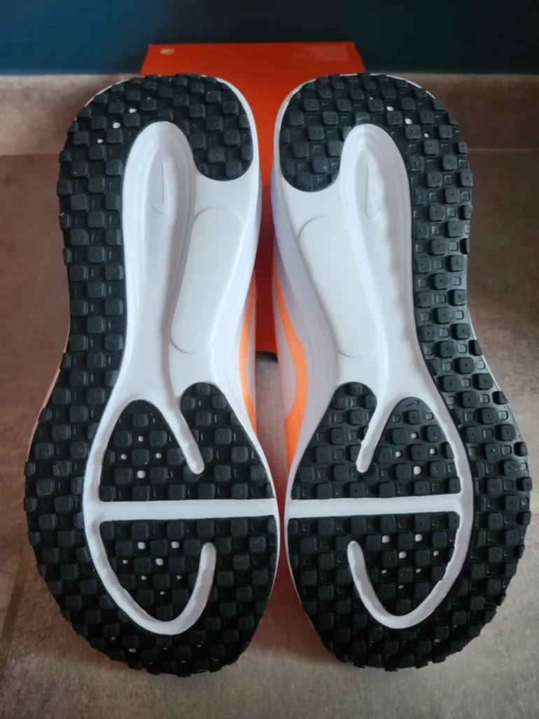 Tweedehands Nike REVOLUTION 8 bike — afbeelding 7 van 16