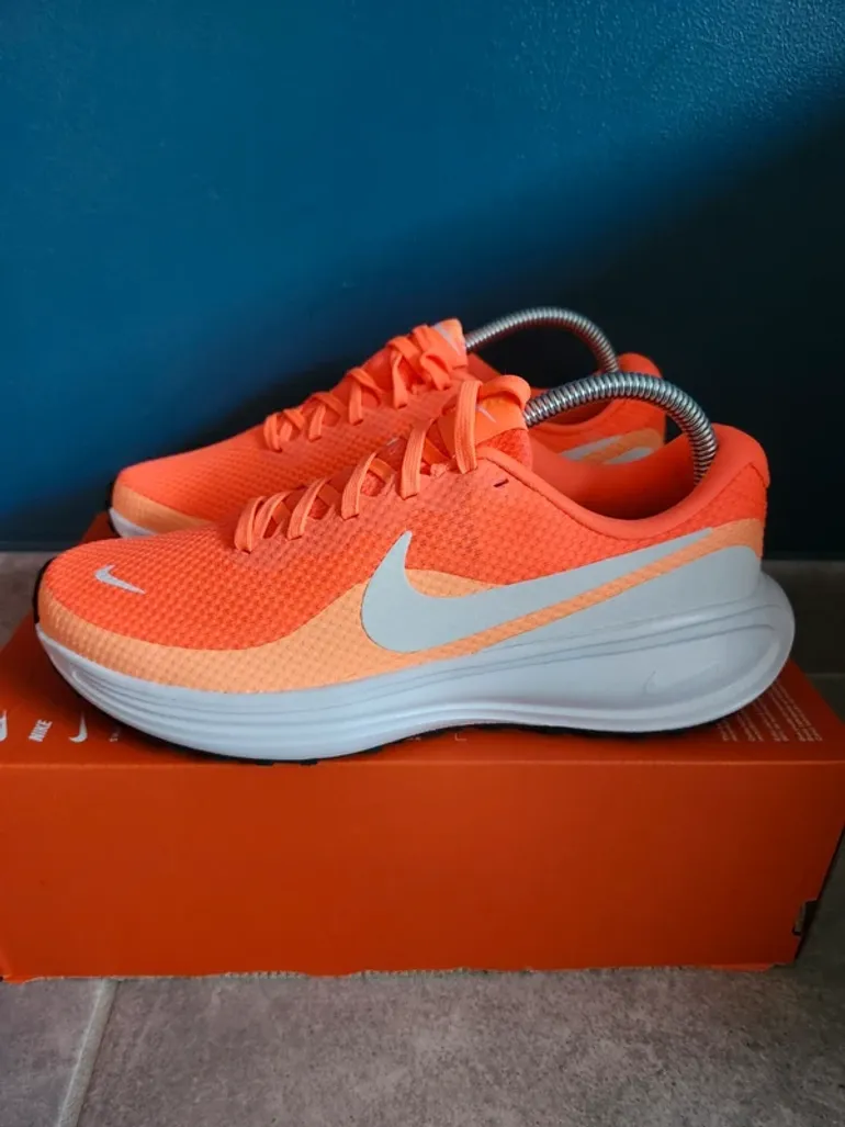 Tweedehands Nike REVOLUTION 8 bike — afbeelding 4 van 16