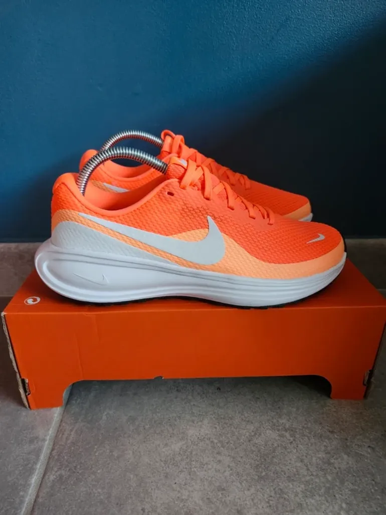 Tweedehands Nike REVOLUTION 8 bike — afbeelding 14 van 16