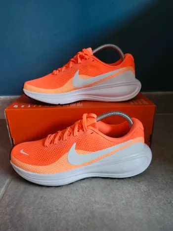 Gebrauchtes Nike REVOLUTION 8 Running Shoes