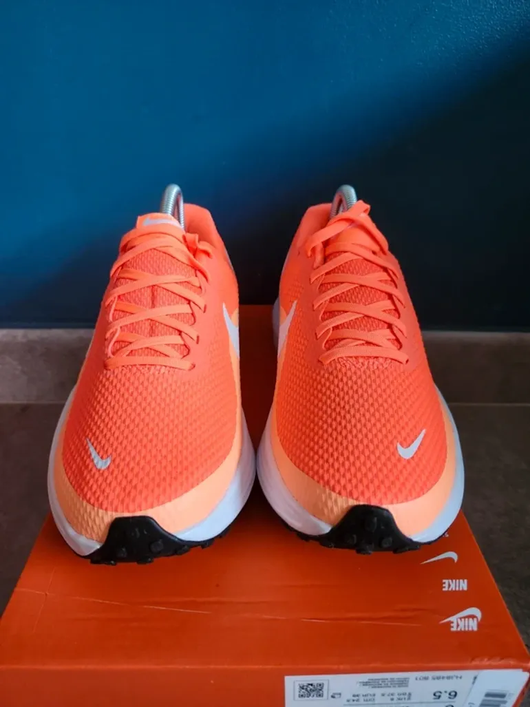 Tweedehands Nike REVOLUTION 8 bike — afbeelding 11 van 16