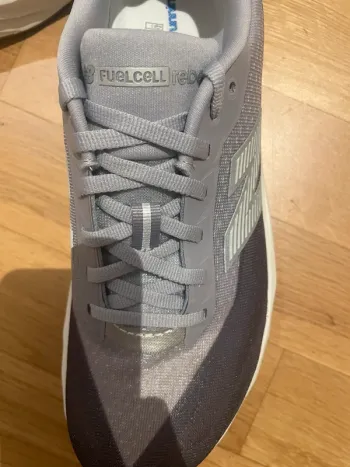 Tweedehands New Balance Fuel Cell Rebel bike — afbeelding 4 van 4
