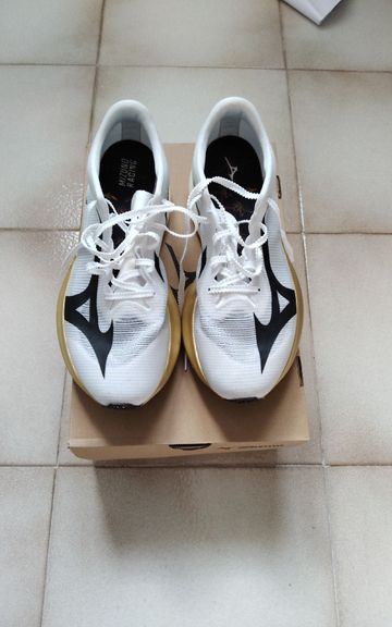 Tweedehands Mizuno Hyperwarp Pro 2026 bike — afbeelding 2 van 4