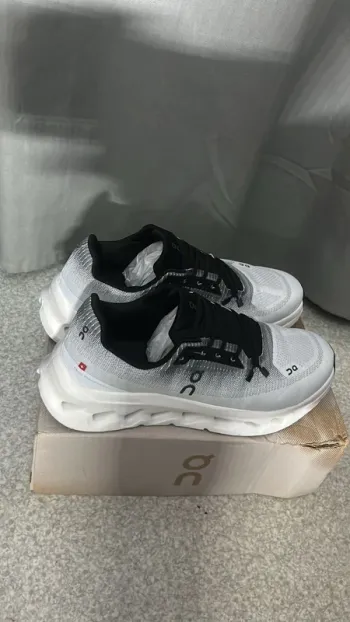 Gebrauchtes On Running Cloud Running Shoes