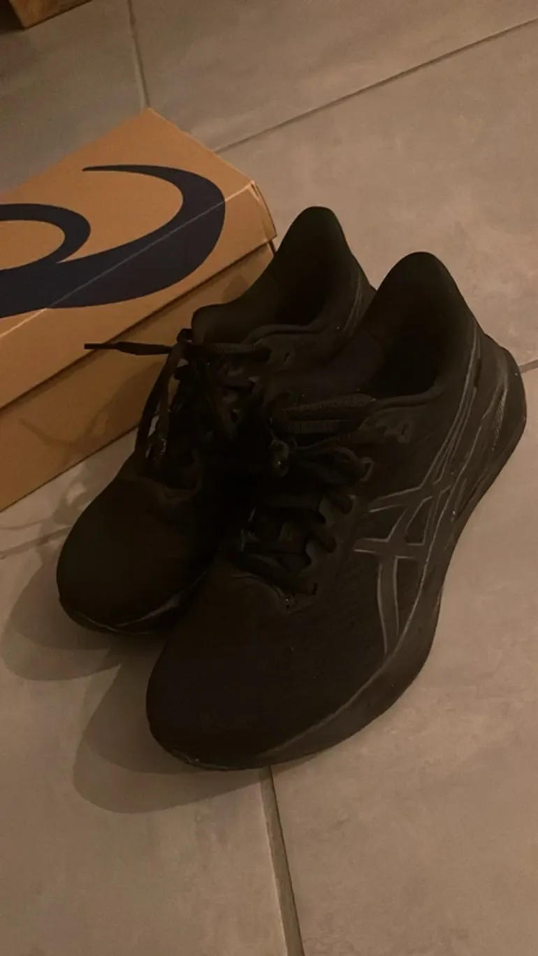 Käytetty Asics Novablast 4 bike — kuva 2 / 5