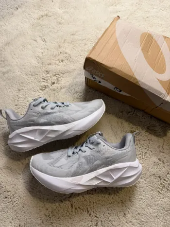 Asics Novablast 5 Running Shoes usato