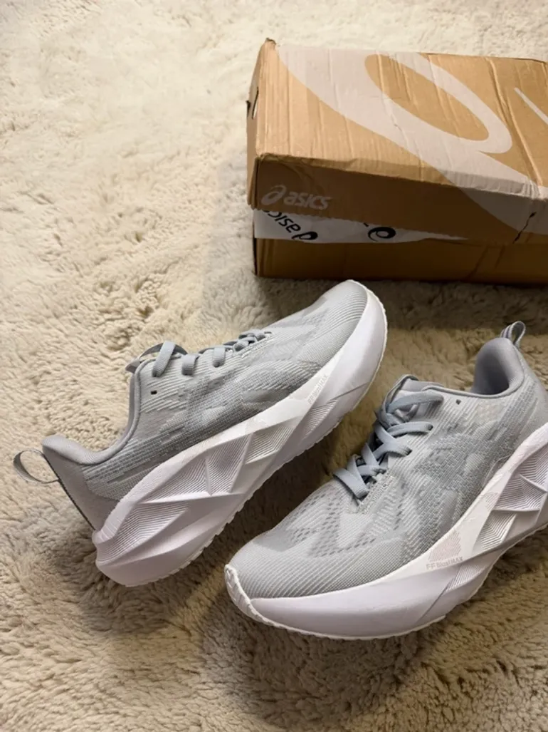 Asics Novablast 5 bike usato — immagine 2 di 12
