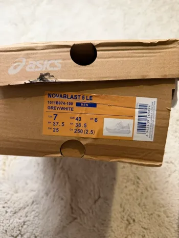 Asics Novablast 5 bike usato — immagine 11 di 12