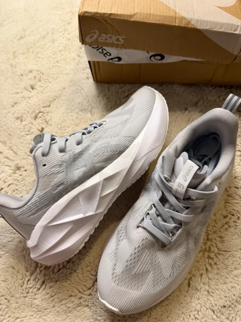 Asics Novablast 5 bike usato — immagine 3 di 12
