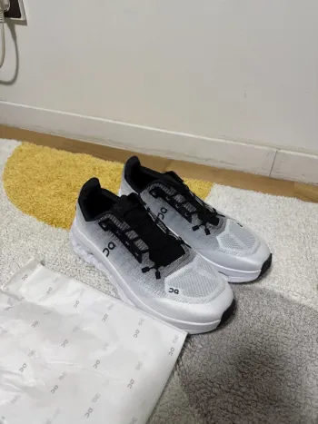 Tweedehands On Running Cloudlit Running Shoes