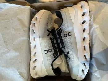 Tweedehands On Running Cloudtilt Running Shoes