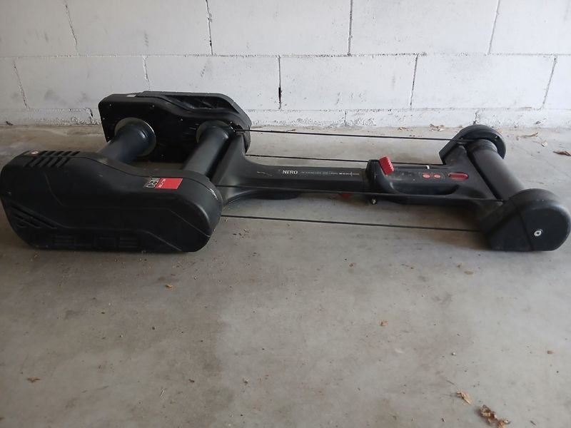 Käytetty Elite Nero Smart Rollers 2022 Cycling Accessories