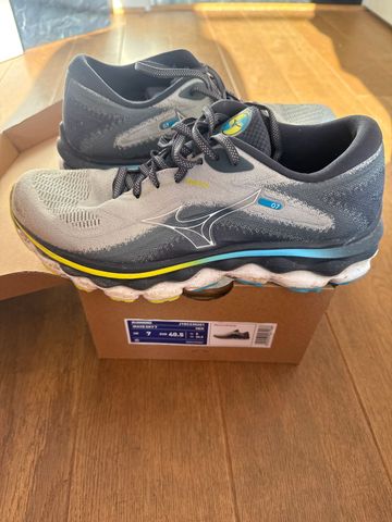 Käytetty Mizuno Wave Sky 7 2022 Running Shoes