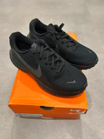 Brugt Nike Revolution 8 Running Shoes