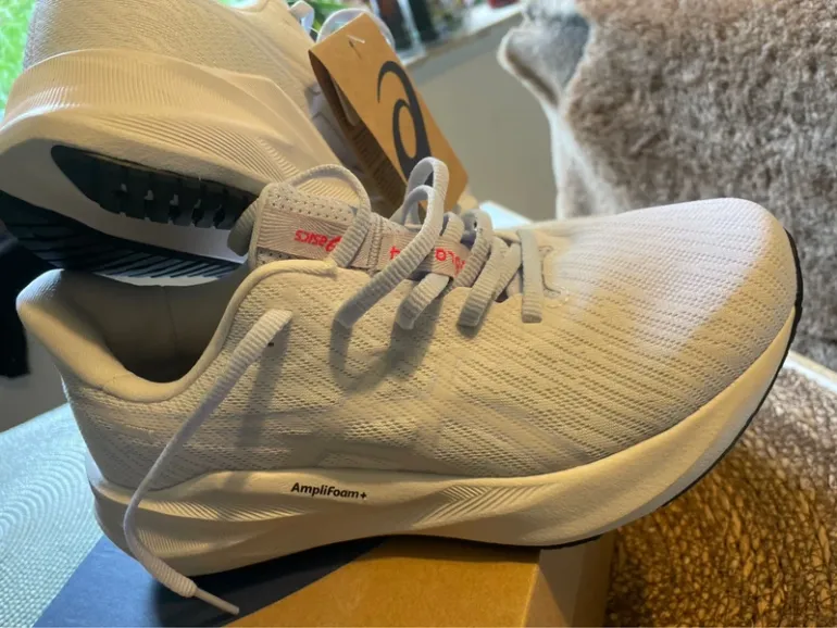 Käytetty Asics Versablast Ampli Foam bike — kuva 2 / 9