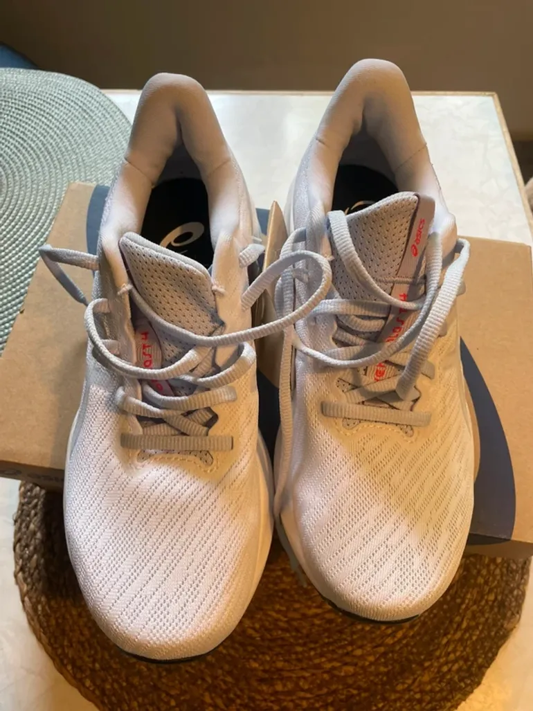 Käytetty Asics Versablast Ampli Foam bike — kuva 4 / 9