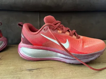 Tweedehands Nike Vomero 18 bike — afbeelding 2 van 9