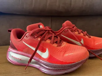 Tweedehands Nike Vomero 18 Running Shoes