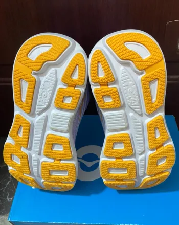 Tweedehands Hoka Shoes size 38 bike — afbeelding 9 van 10