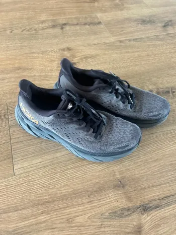 Used Hoka grise Running Shoes