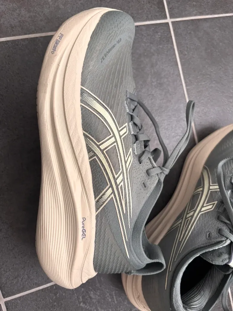Käytetty Asics Nimbus 27 bike — kuva 7 / 8