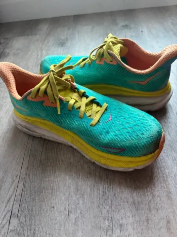 Käytetty Hoka Clifton Running Shoes