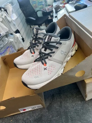 Tweedehands On Running On Laufschuhe bike — afbeelding 2 van 4