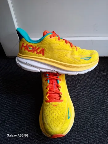 Used Hoka Clifton 9 Running Shoes