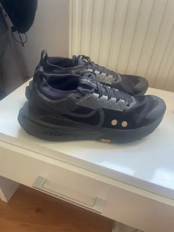Used Nike Trail Zegama 2 Running Shoes