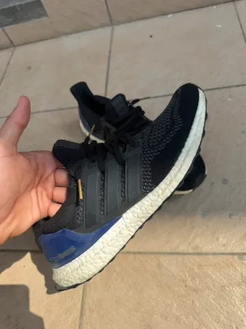 Käytetty Adidas Ultra Boost 1.0 Running Shoes