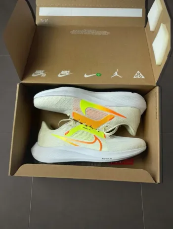 Used Pegasus Air Zoom 40 Running Shoes
