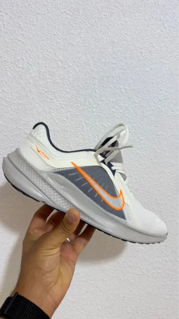 Used Nike Quest 5 Running Shoes