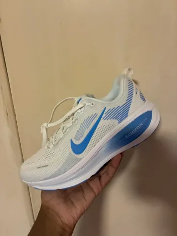 Brugt White Vomero 18 Running Shoes