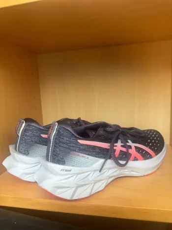 Used Asics Novablast 2 bike — image 3 of 3