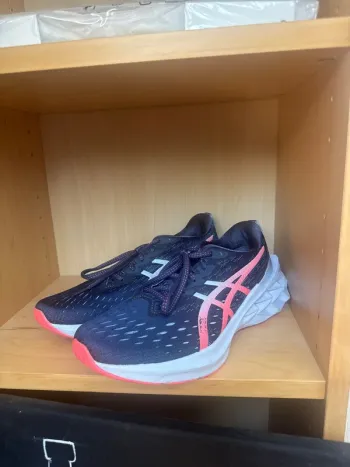 Used Asics Novablast 2 Running Shoes