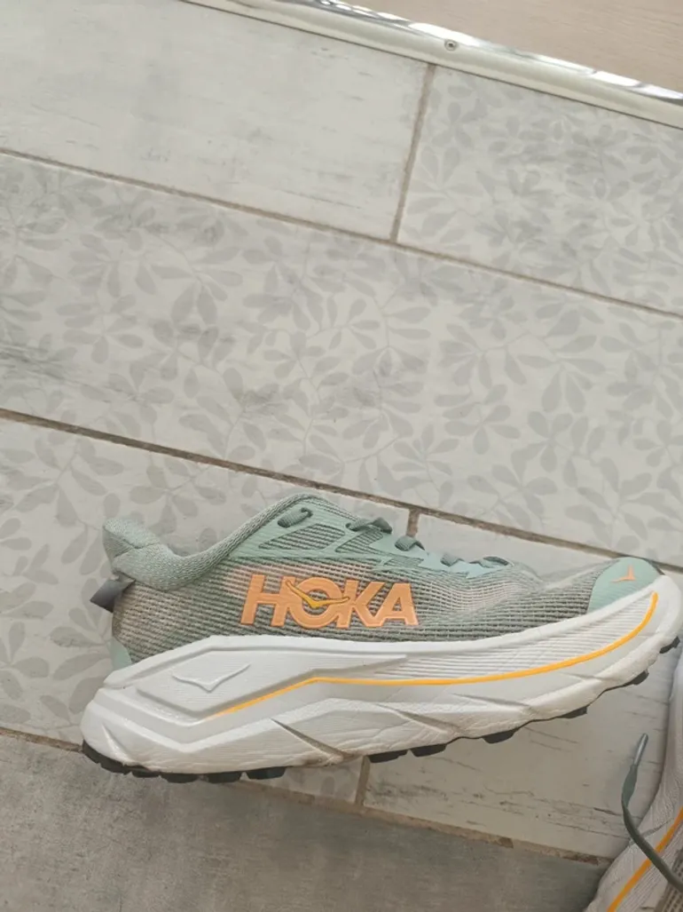 Used Hoka Challenger 8 bike — image 4 of 8