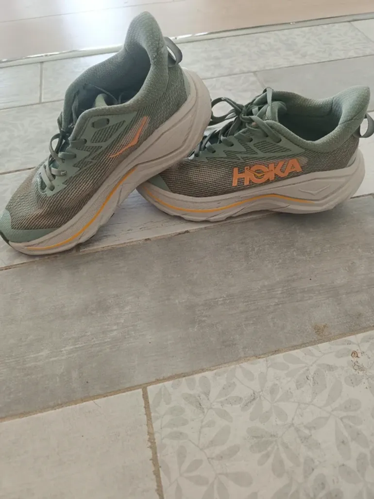 Used Hoka Challenger 8 bike — image 3 of 8